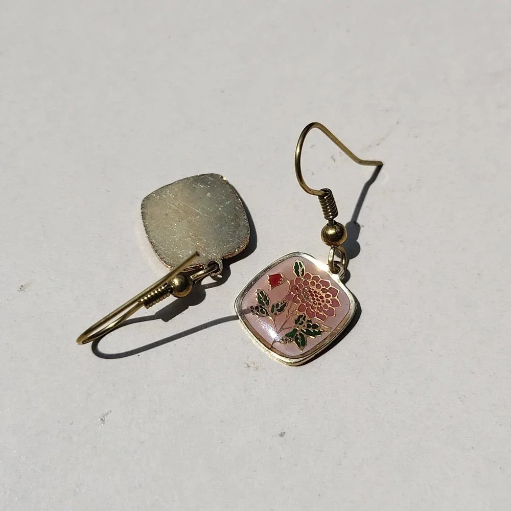 Vintage Enamel Floral Drop Earrings Gold Tone Pink Flower Square Dangle - Picture 2 of 5